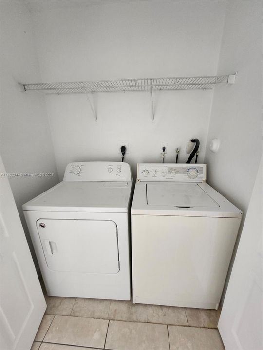 For Rent: $2,100 (3 beds, 3 baths, 1423 Square Feet)