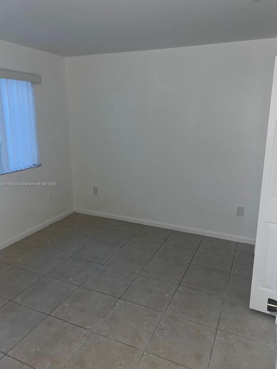 For Rent: $2,100 (3 beds, 3 baths, 1423 Square Feet)