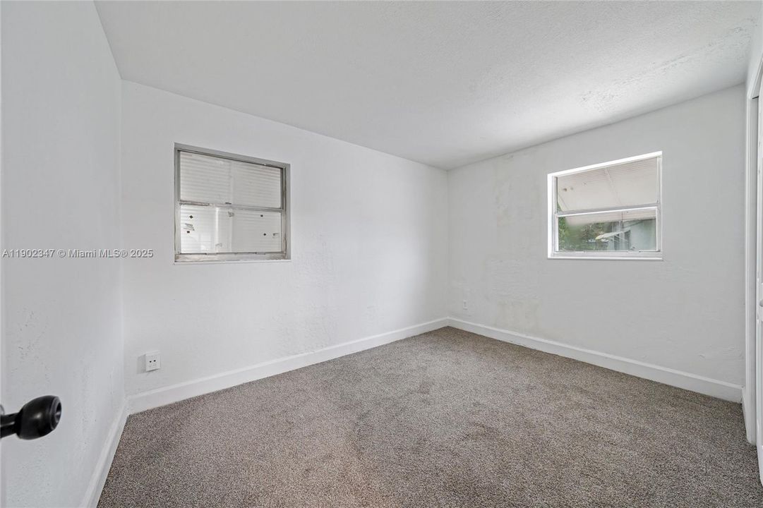 Active With Contract: $349,900 (3 beds, 2 baths, 1260 Square Feet)