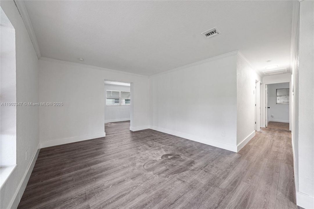 Active With Contract: $349,900 (3 beds, 2 baths, 1260 Square Feet)
