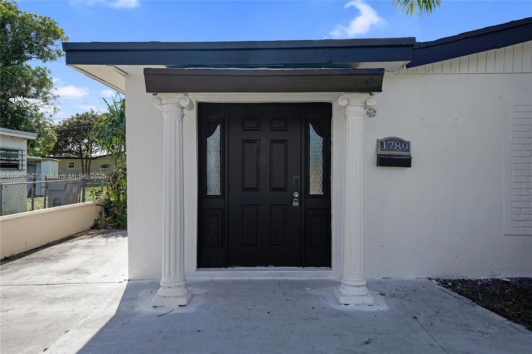 Active With Contract: $349,900 (3 beds, 2 baths, 1260 Square Feet)