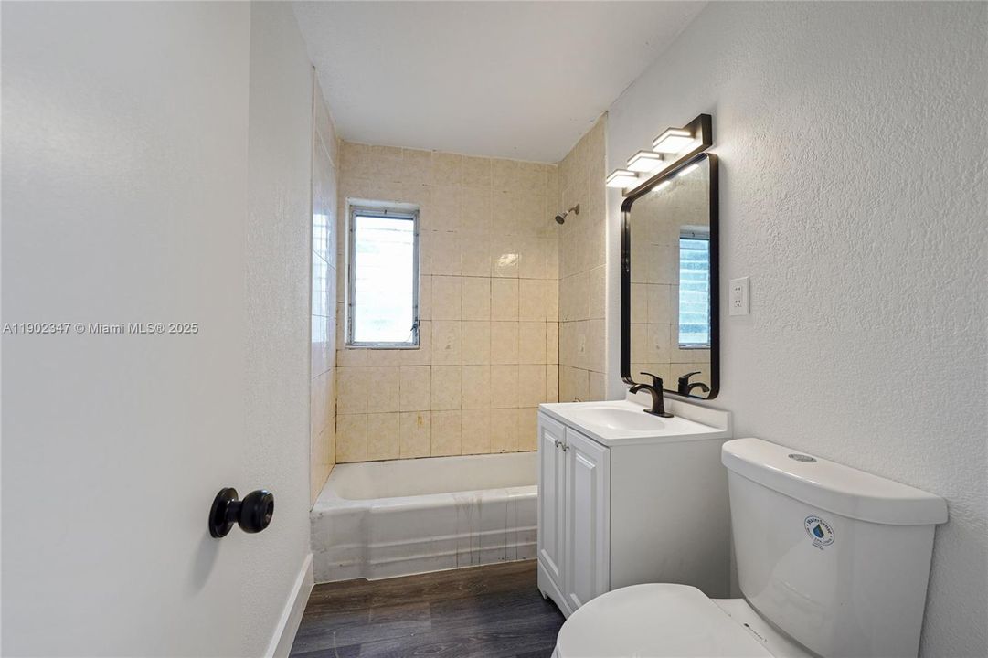 Active With Contract: $349,900 (3 beds, 2 baths, 1260 Square Feet)