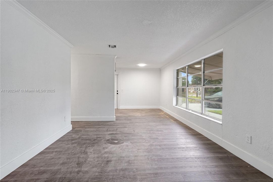 Active With Contract: $349,900 (3 beds, 2 baths, 1260 Square Feet)