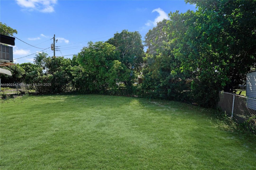 Active With Contract: $349,900 (3 beds, 2 baths, 1260 Square Feet)