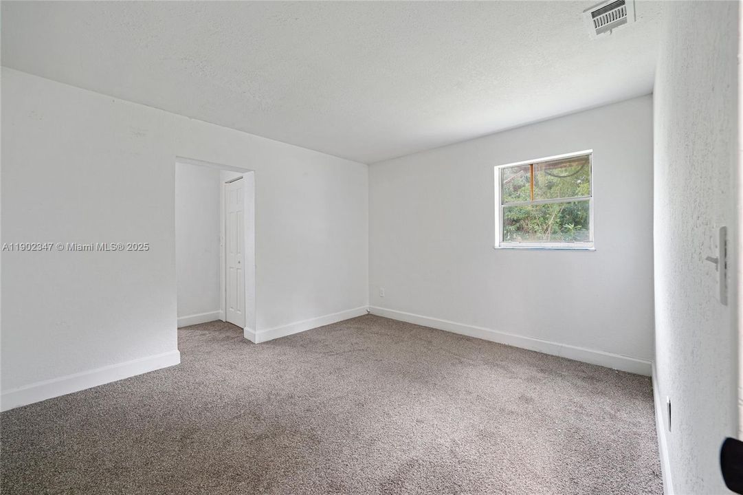 Active With Contract: $349,900 (3 beds, 2 baths, 1260 Square Feet)