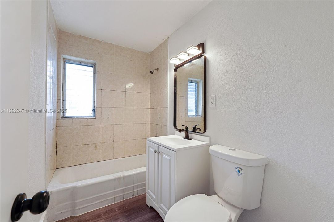 Active With Contract: $349,900 (3 beds, 2 baths, 1260 Square Feet)