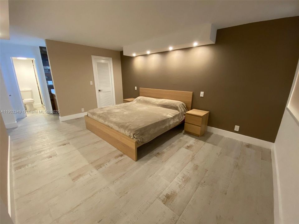 For Rent: $3,000 (2 beds, 2 baths, 1150 Square Feet)