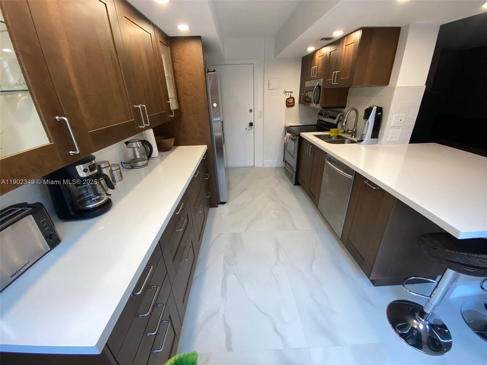 For Rent: $3,000 (2 beds, 2 baths, 1150 Square Feet)