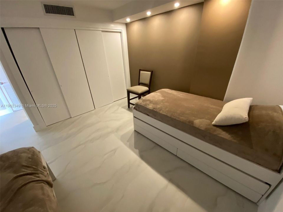 For Rent: $3,000 (2 beds, 2 baths, 1150 Square Feet)