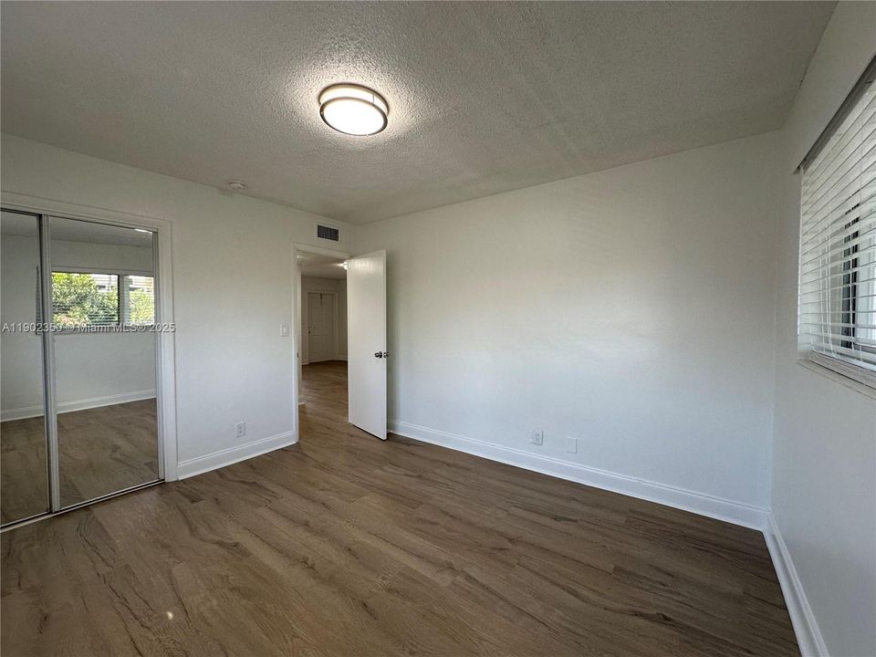 For Rent: $2,195 (2 beds, 1 baths, 925 Square Feet)