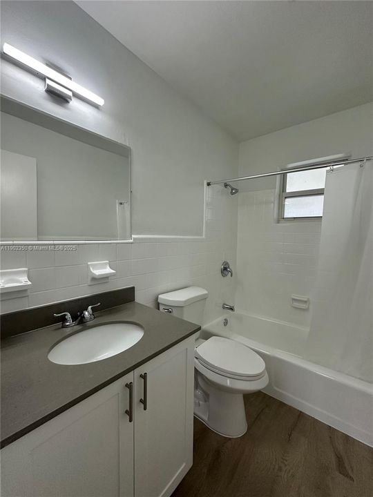 For Rent: $2,195 (2 beds, 1 baths, 925 Square Feet)