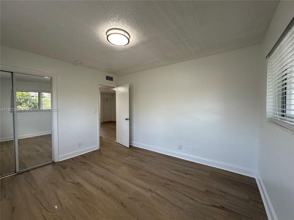 For Rent: $2,195 (2 beds, 1 baths, 925 Square Feet)