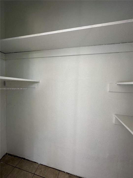 For Rent: $2,195 (2 beds, 1 baths, 925 Square Feet)