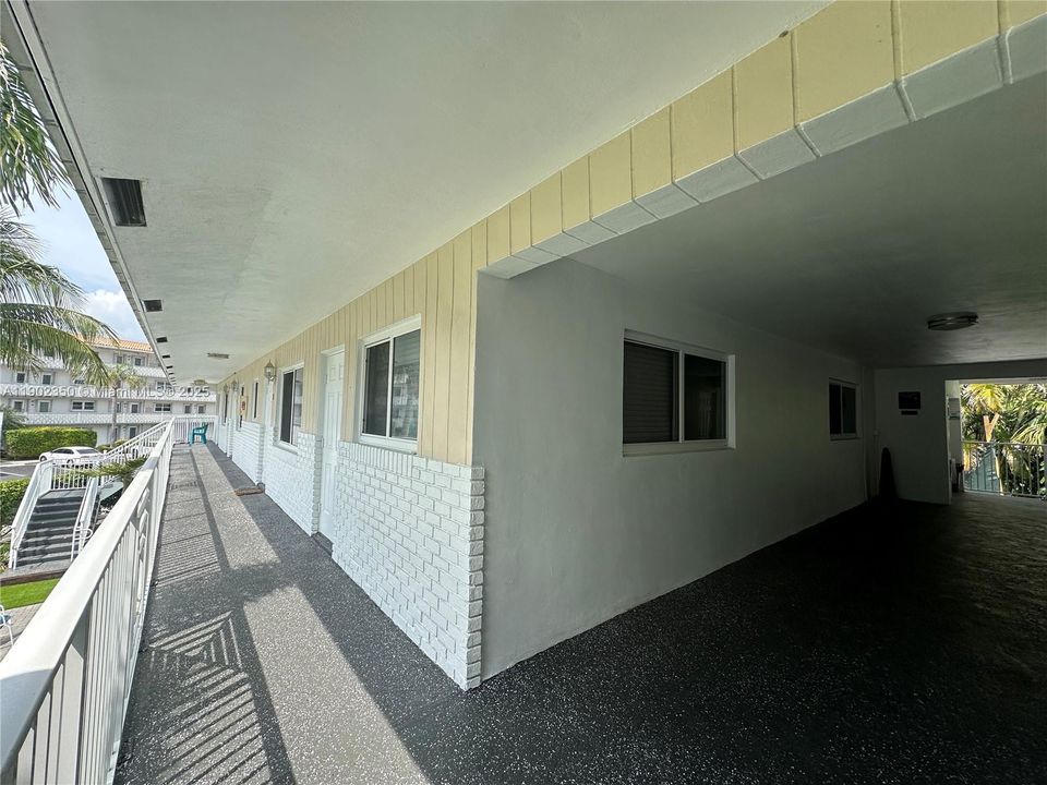 For Rent: $2,195 (2 beds, 1 baths, 925 Square Feet)