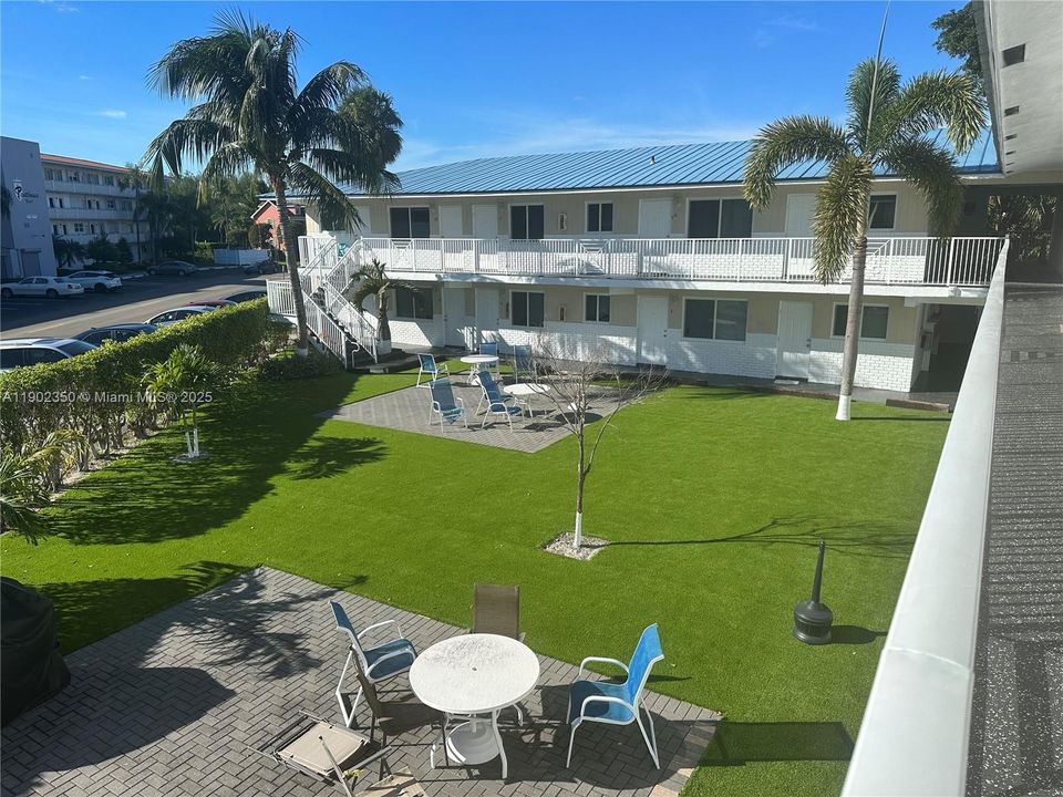 For Rent: $2,195 (2 beds, 1 baths, 925 Square Feet)