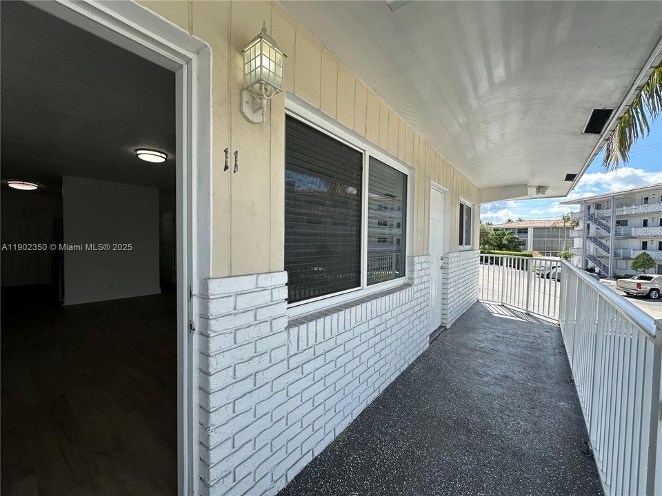 For Rent: $2,195 (2 beds, 1 baths, 925 Square Feet)