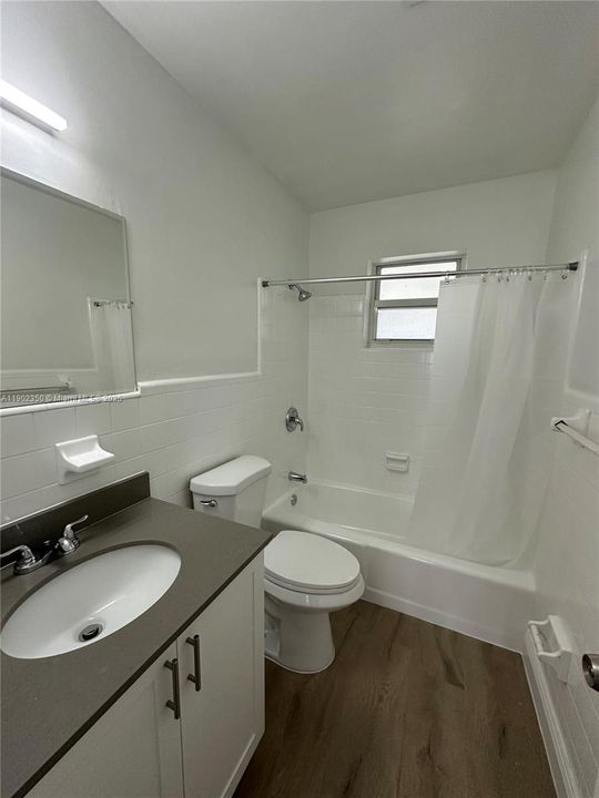 For Rent: $2,195 (2 beds, 1 baths, 925 Square Feet)