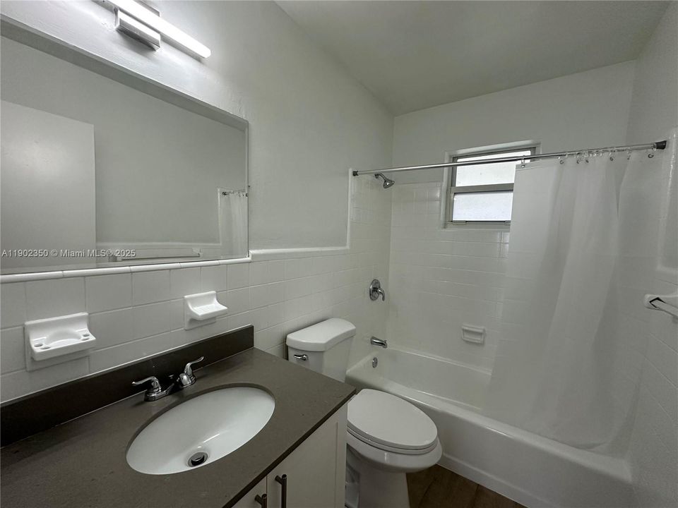 For Rent: $2,195 (2 beds, 1 baths, 925 Square Feet)