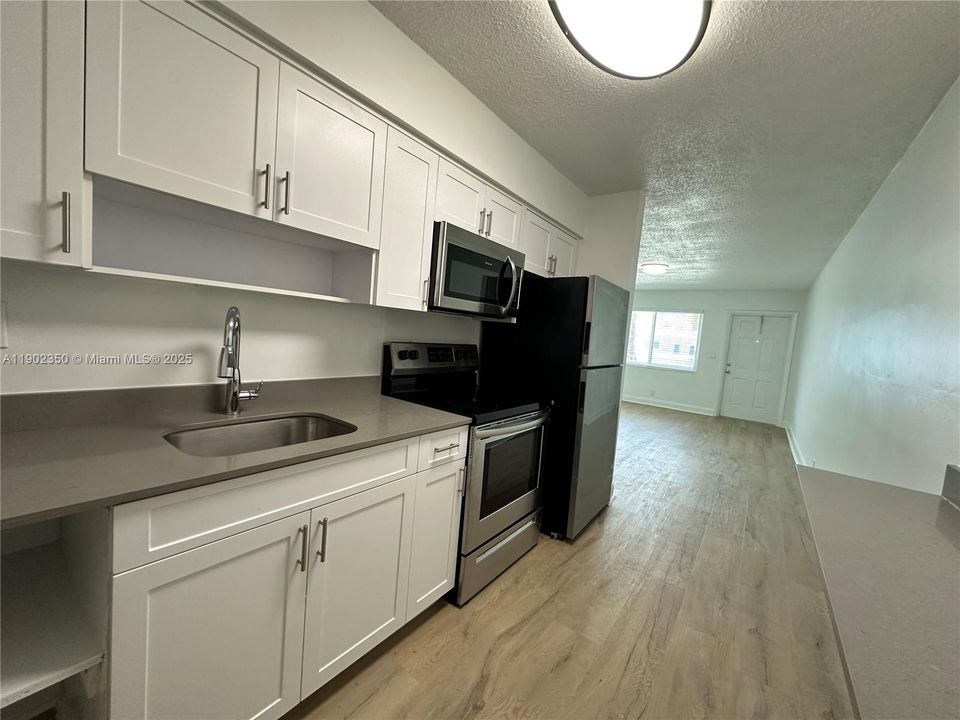 For Rent: $2,195 (2 beds, 1 baths, 925 Square Feet)