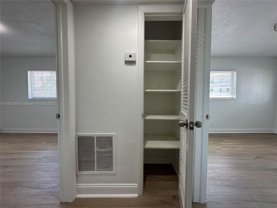 For Rent: $2,195 (2 beds, 1 baths, 925 Square Feet)