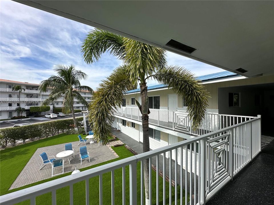 For Rent: $2,195 (2 beds, 1 baths, 925 Square Feet)