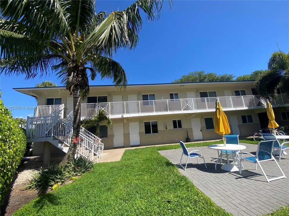 For Rent: $2,195 (2 beds, 1 baths, 925 Square Feet)