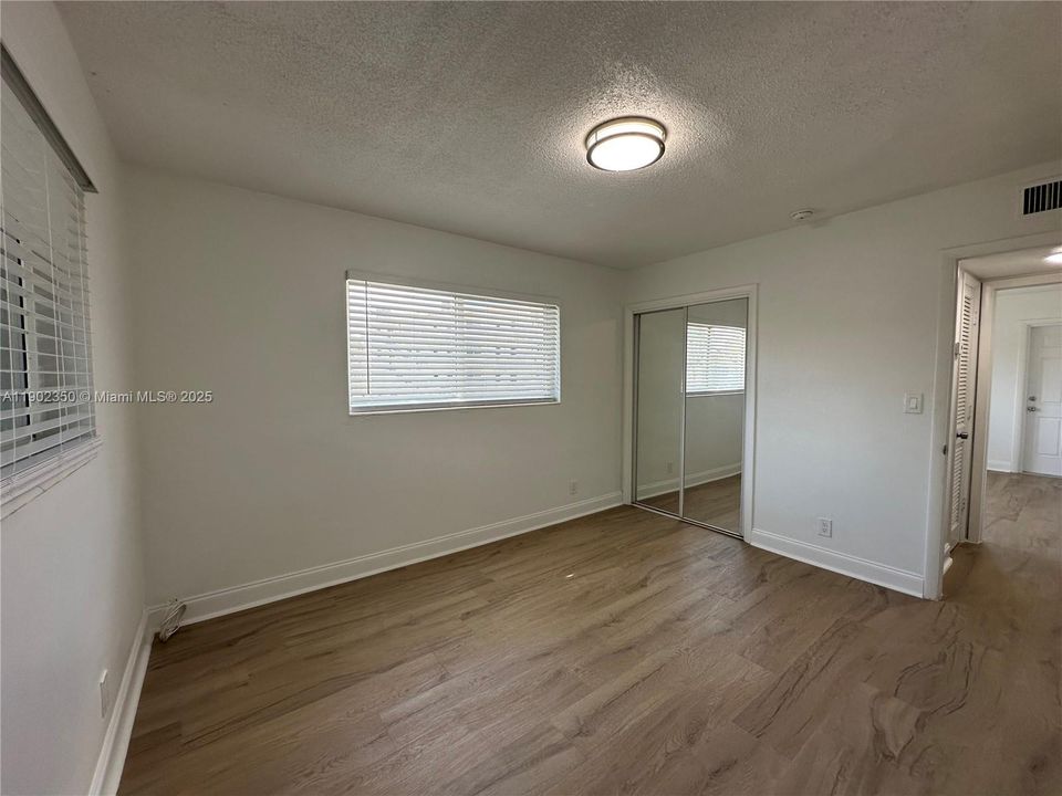 For Rent: $2,195 (2 beds, 1 baths, 925 Square Feet)