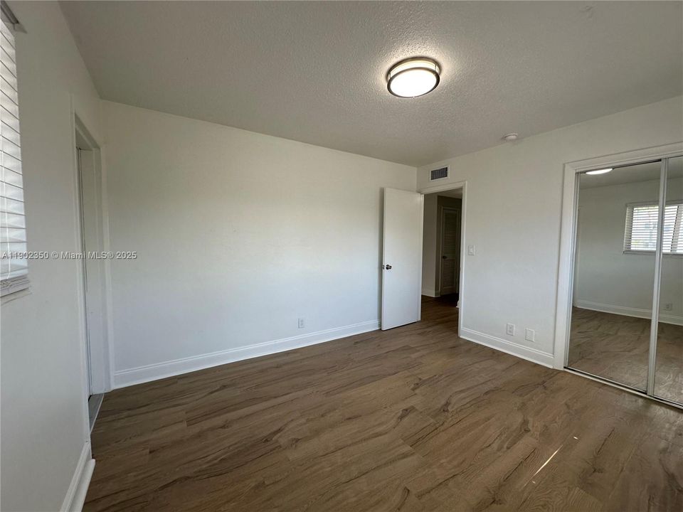 For Rent: $2,195 (2 beds, 1 baths, 925 Square Feet)