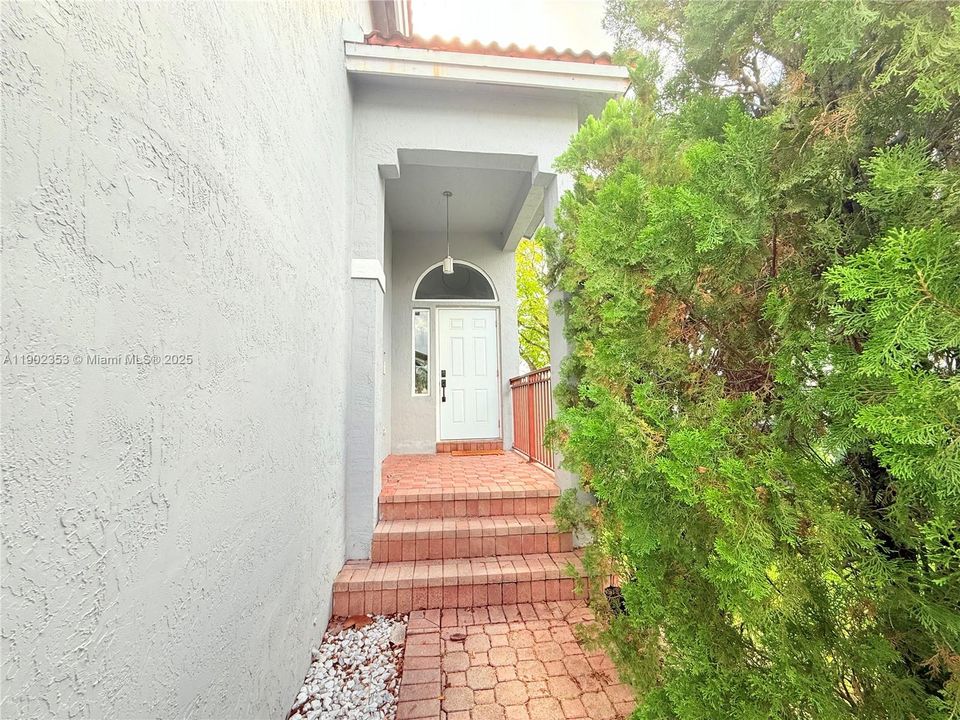 En Renta: $4,500 (4 camas, 3 baños, 1909 Pies cuadrados)