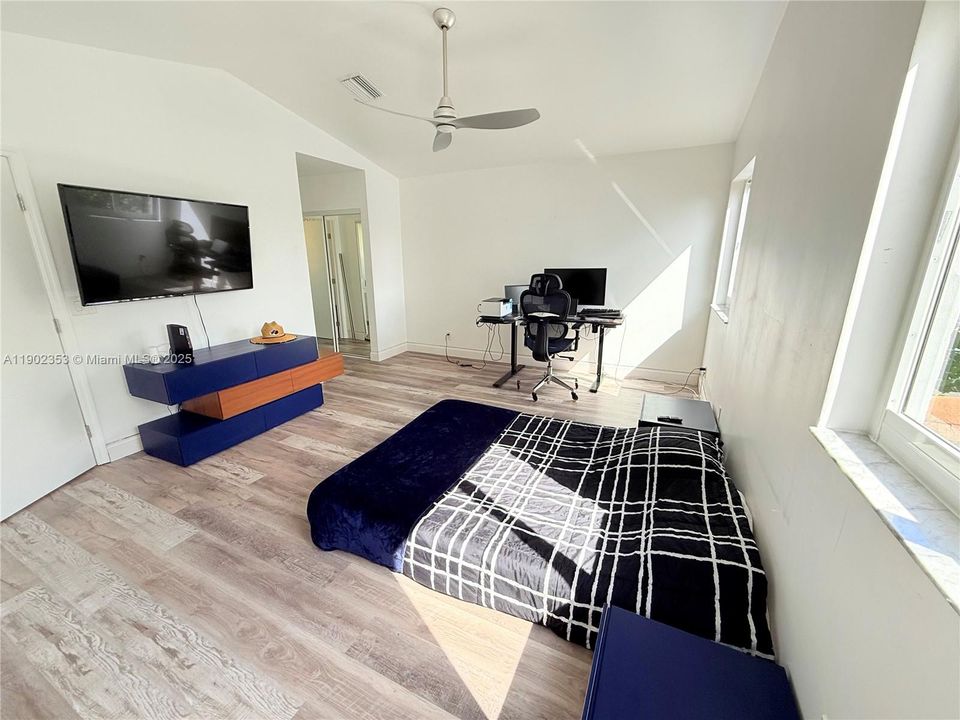 En Renta: $4,500 (4 camas, 3 baños, 1909 Pies cuadrados)