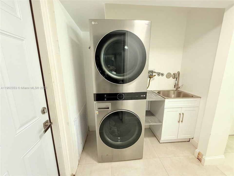 En Renta: $4,500 (4 camas, 3 baños, 1909 Pies cuadrados)