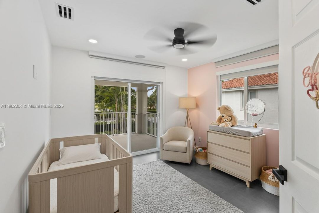 合同活跃: $9,200 (5 贝兹, 4 浴室, 2965 平方英尺)