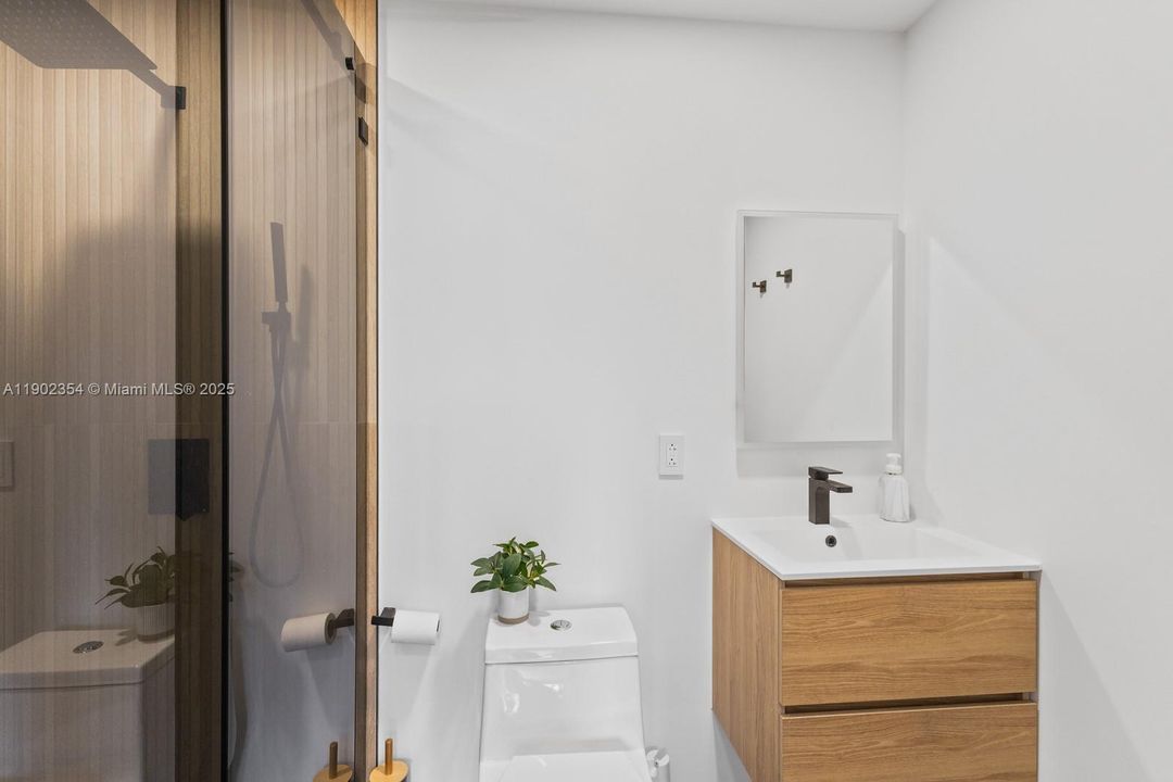 合同活跃: $9,200 (5 贝兹, 4 浴室, 2965 平方英尺)