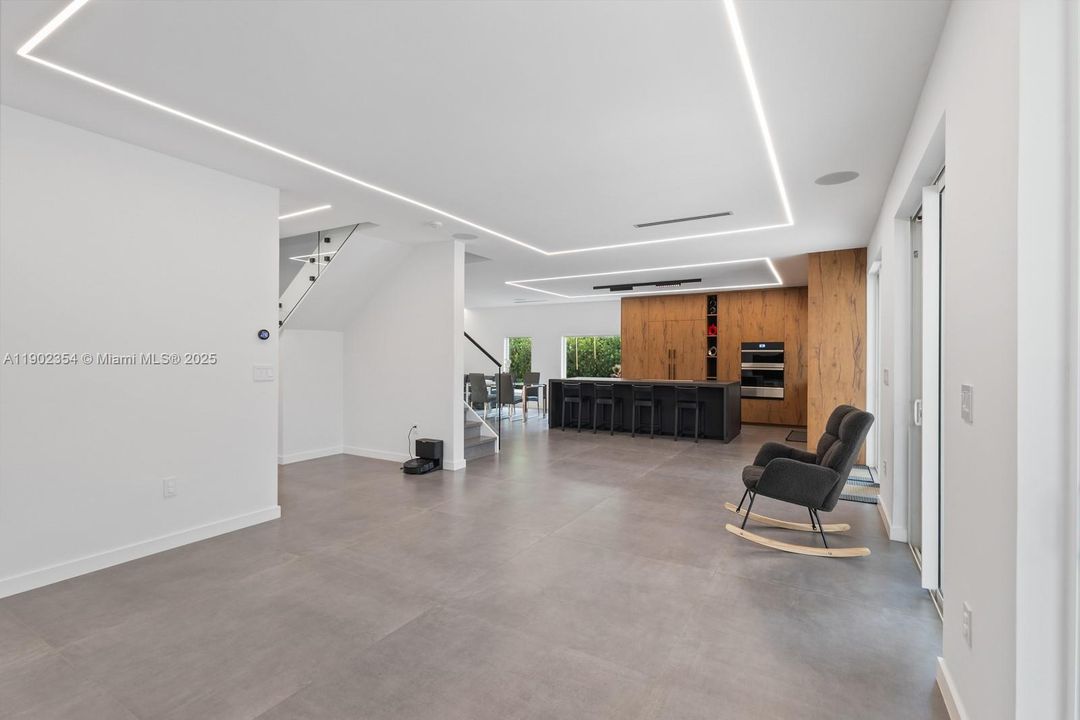 合同活跃: $9,200 (5 贝兹, 4 浴室, 2965 平方英尺)