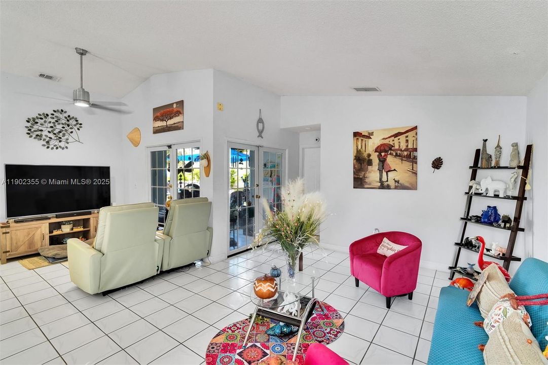 For Sale: $620,000 (3 beds, 2 baths, 1530 Square Feet)