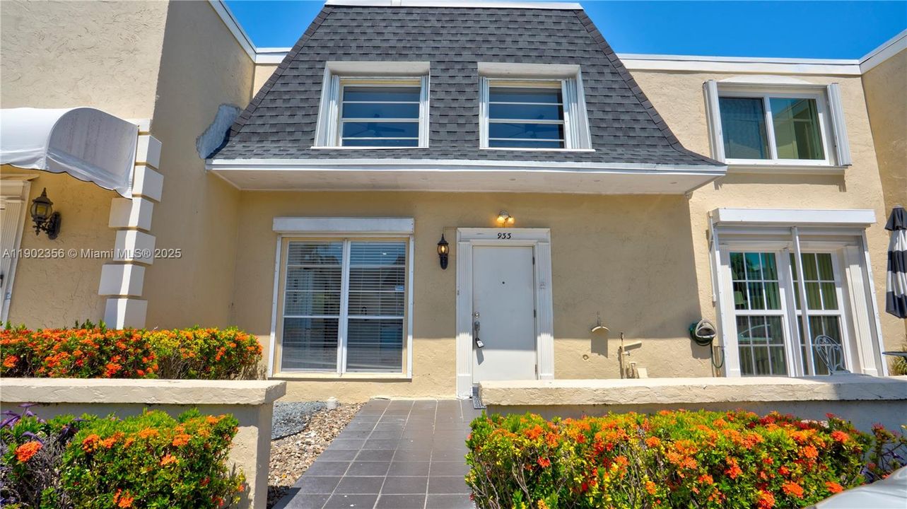 Active With Contract: $5,200 (3 beds, 2 baths, 1793 Square Feet)