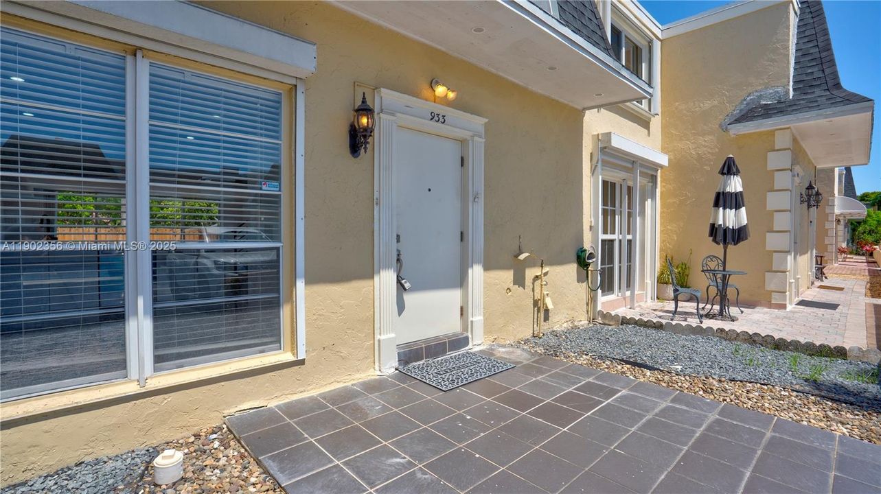 Active With Contract: $5,200 (3 beds, 2 baths, 1793 Square Feet)
