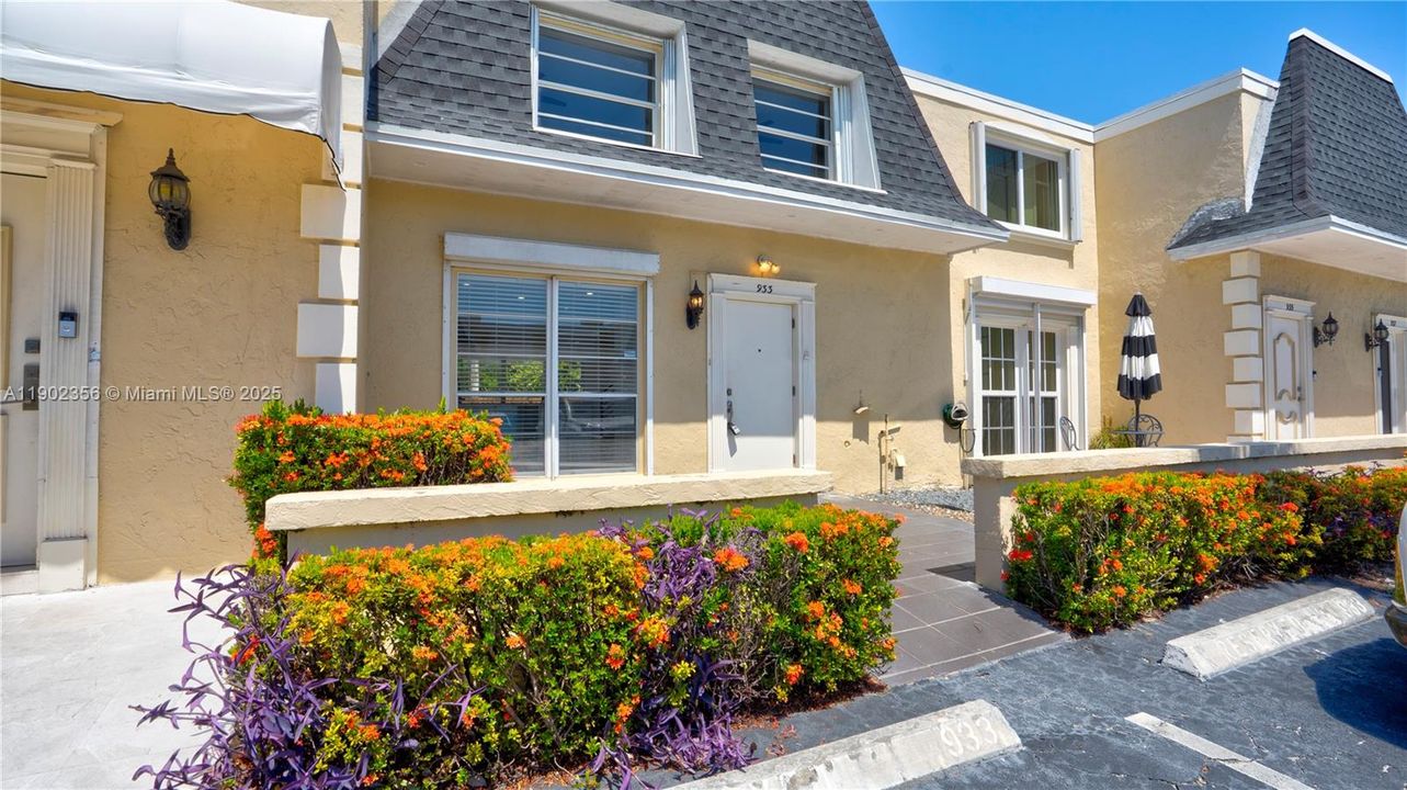 Active With Contract: $5,200 (3 beds, 2 baths, 1793 Square Feet)