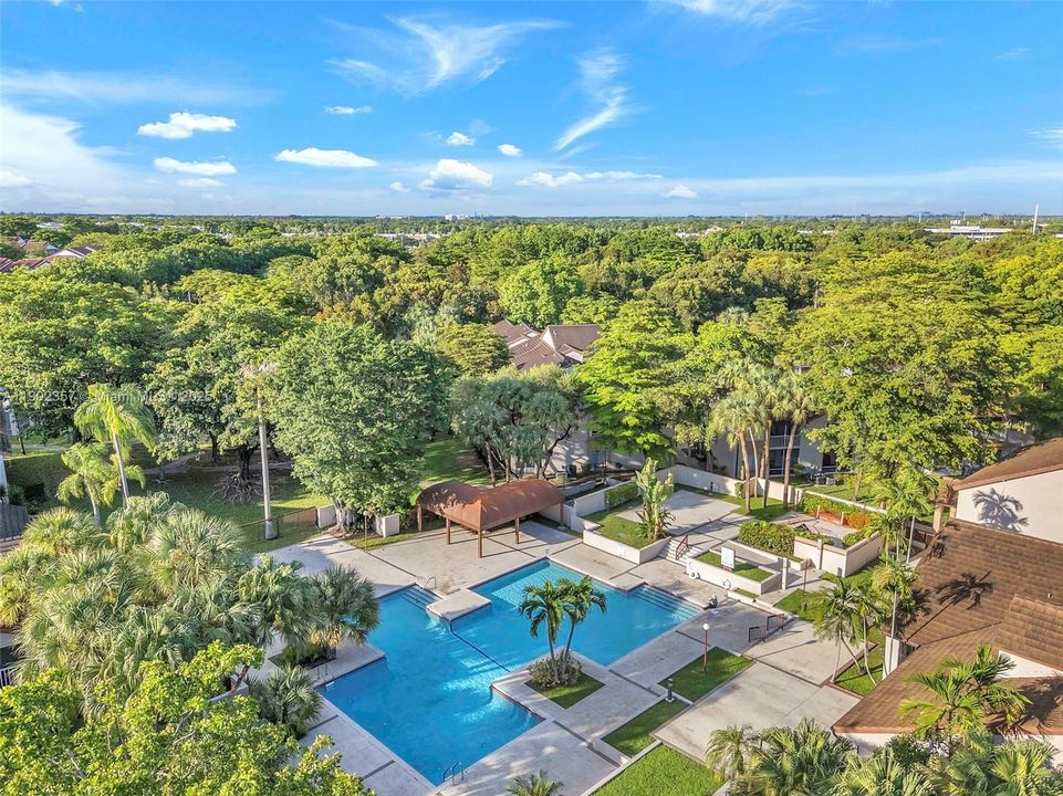 For Sale: $305,000 (2 beds, 2 baths, 1224 Square Feet)