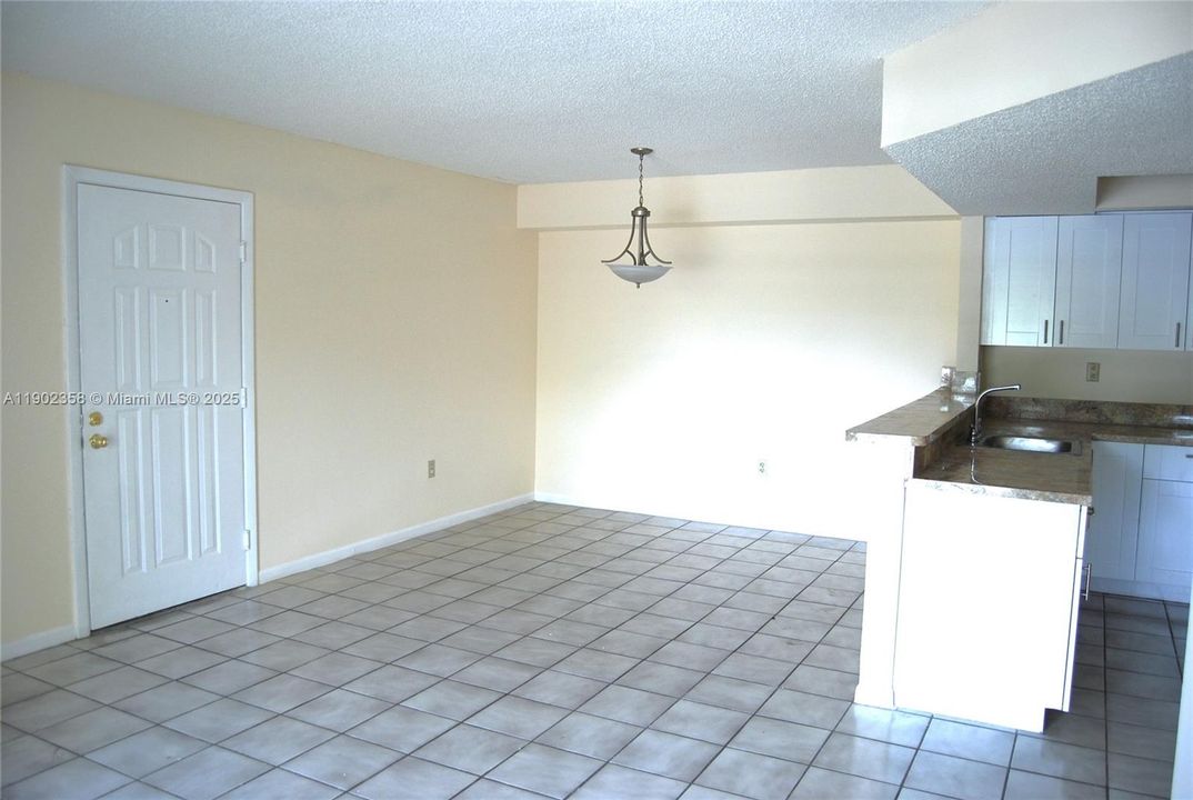 For Rent: $2,000 (2 beds, 2 baths, 1113 Square Feet)