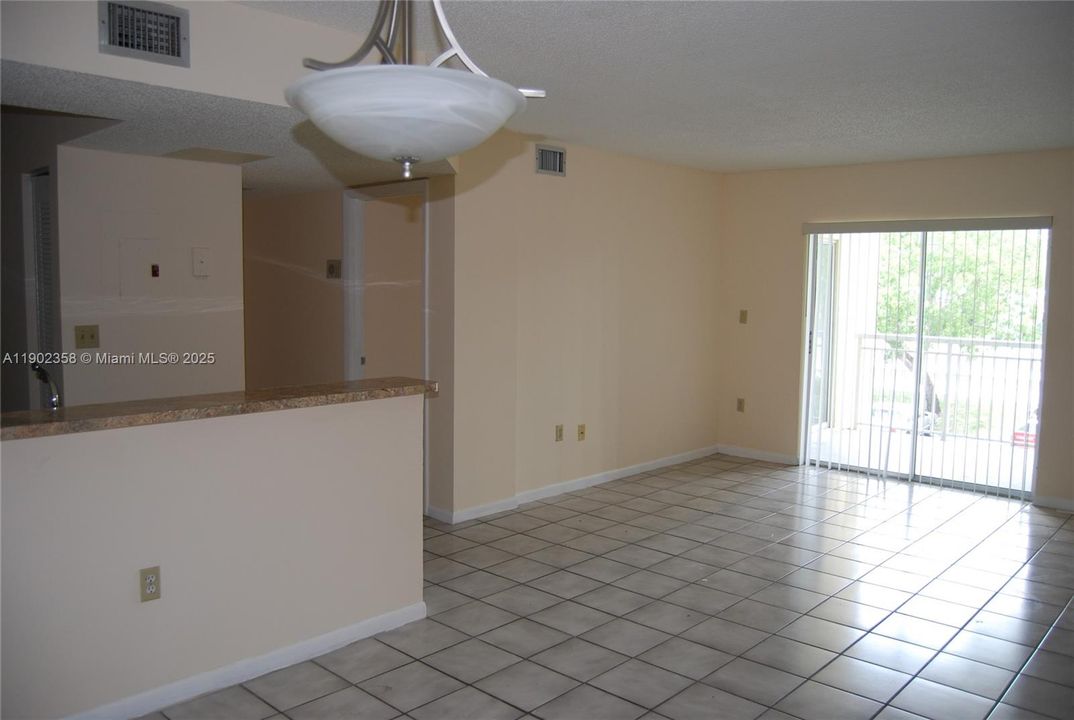 For Rent: $2,000 (2 beds, 2 baths, 1113 Square Feet)