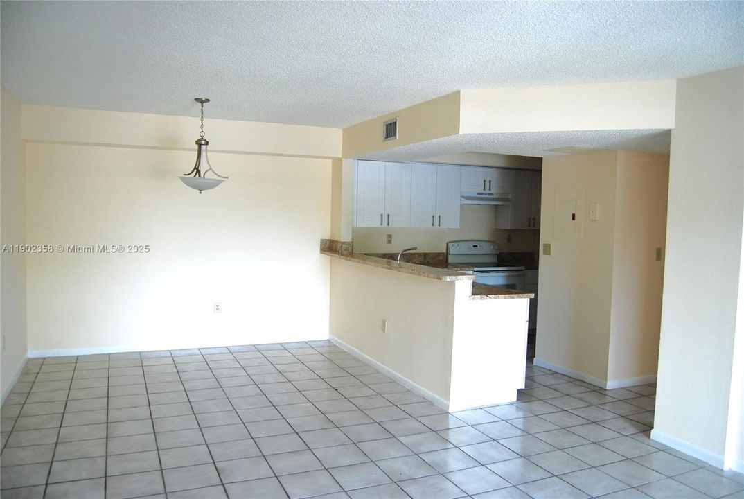 For Rent: $2,000 (2 beds, 2 baths, 1113 Square Feet)