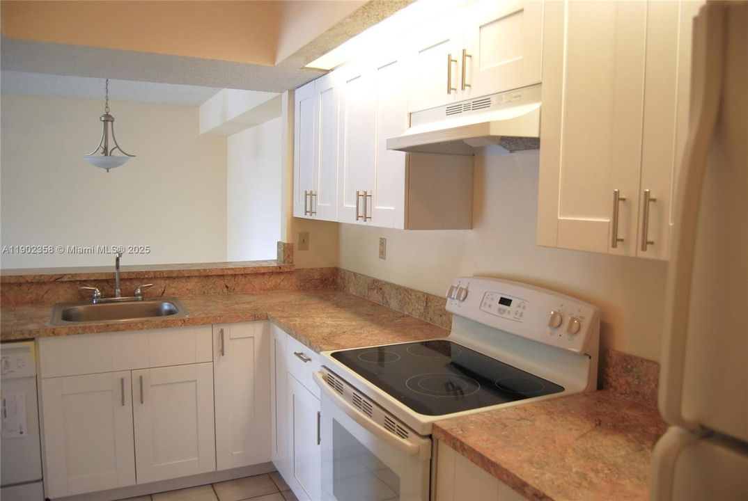 For Rent: $2,000 (2 beds, 2 baths, 1113 Square Feet)