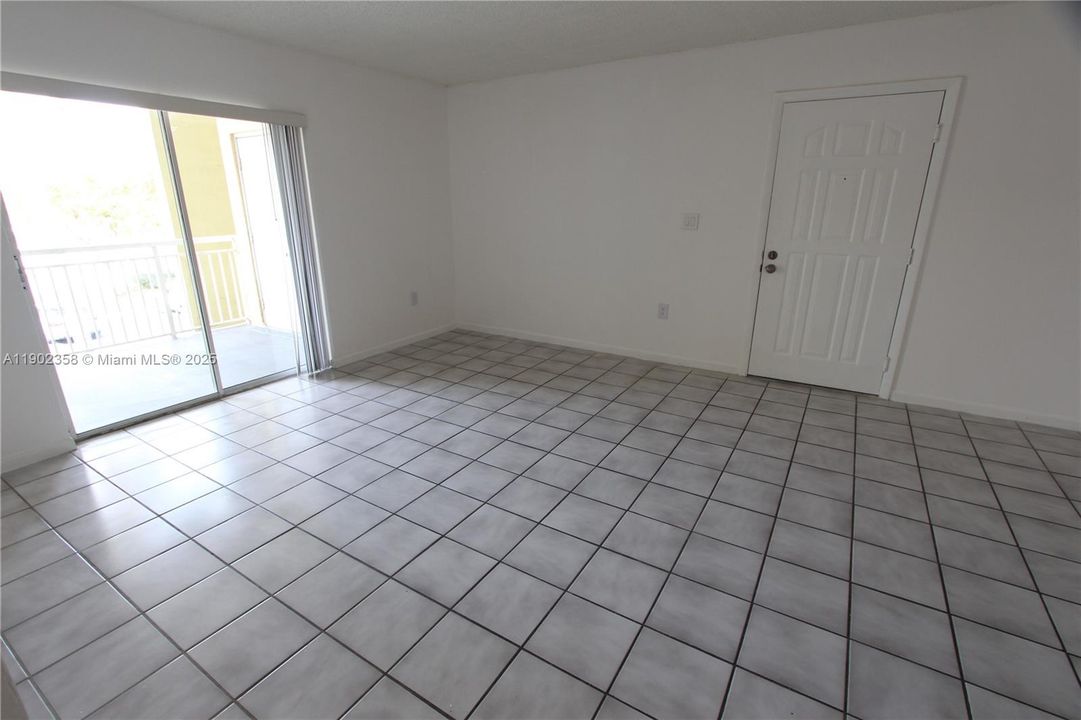 For Rent: $2,000 (2 beds, 2 baths, 1113 Square Feet)