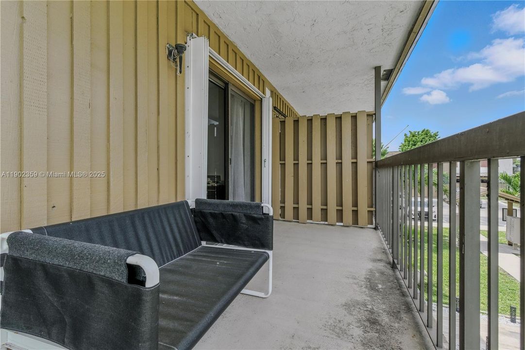 Под контрактом: $2,650 (2 спален, 2 ванн, 1250 Квадратных фут)