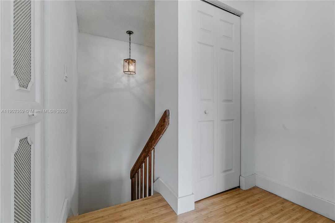 Под контрактом: $2,650 (2 спален, 2 ванн, 1250 Квадратных фут)