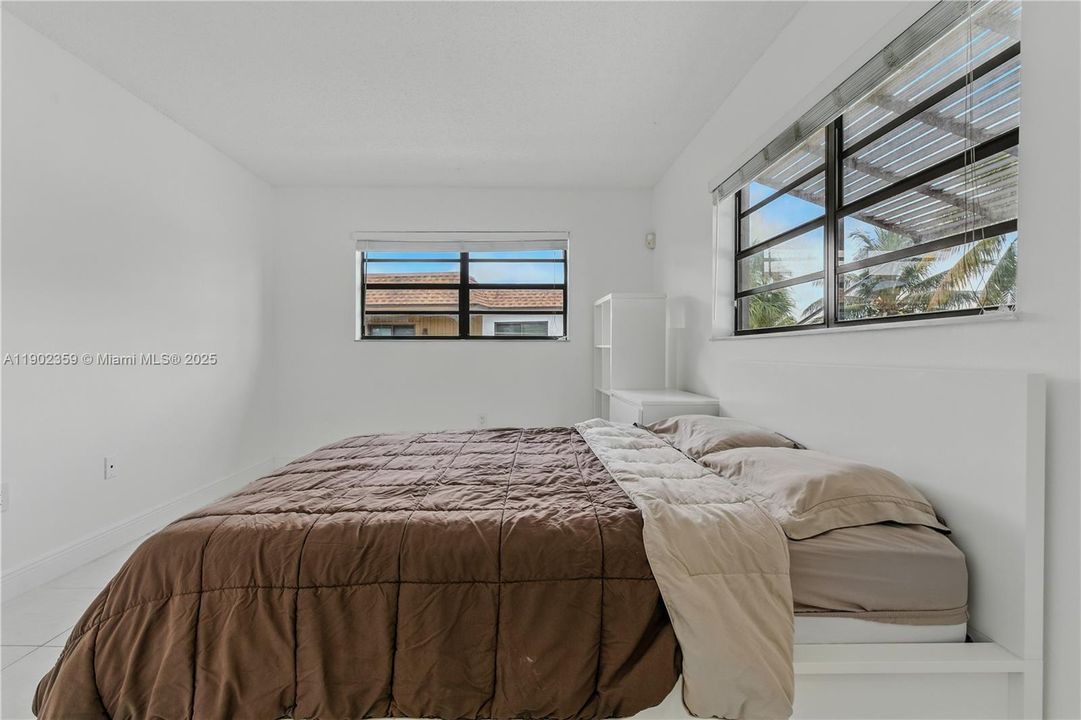 Под контрактом: $2,650 (2 спален, 2 ванн, 1250 Квадратных фут)