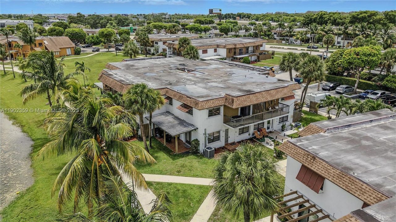 Под контрактом: $2,650 (2 спален, 2 ванн, 1250 Квадратных фут)