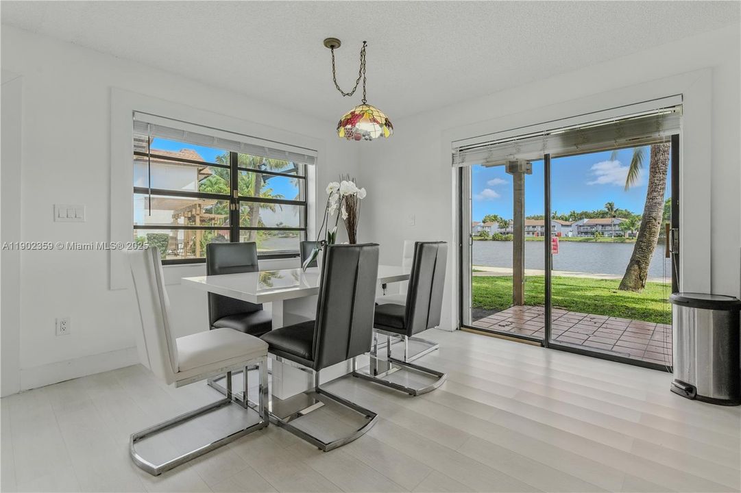 Под контрактом: $2,650 (2 спален, 2 ванн, 1250 Квадратных фут)