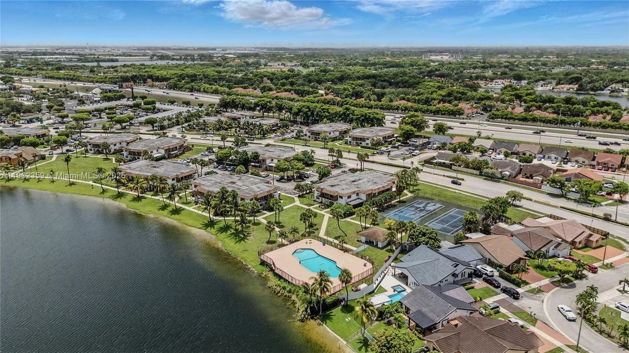 Под контрактом: $2,650 (2 спален, 2 ванн, 1250 Квадратных фут)